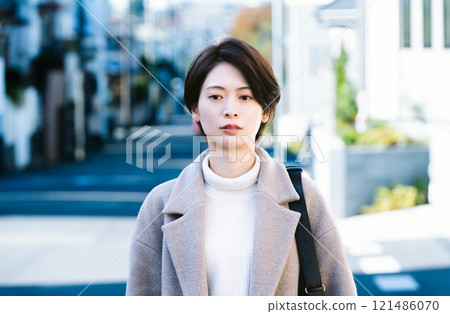 A woman walking in the city 121486070