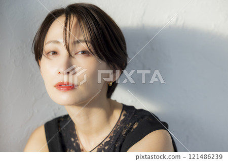 短髮女人 短髮女人 121486239