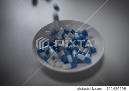 過量、OD 影像、接種大量藥物、藥物過量、壓力、憂鬱、年輕人、社會問題 過量、OD 影像、接種大量藥物、藥物過量、壓力、憂鬱、年輕人、社會問題 121486396