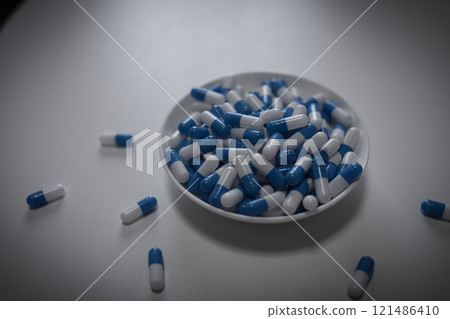 過量、OD 影像、接種大量藥物、藥物過量、壓力、憂鬱、年輕人、社會問題 121486410