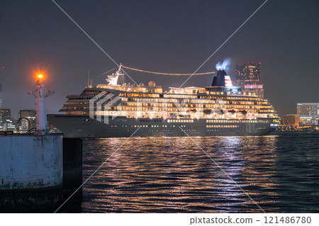 [Kanagawa Prefecture] Luxury cruise ship departing from Yokohama Port 121486780