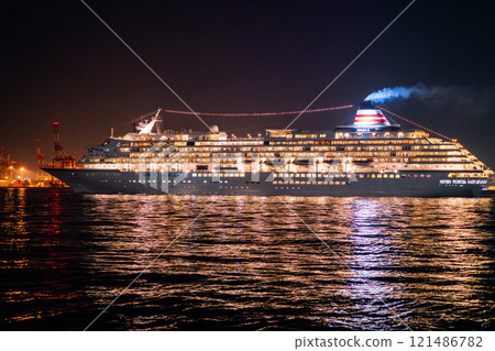 [Kanagawa Prefecture] Luxury cruise ship departing from Yokohama Port 121486782