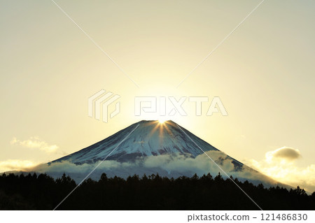 Diamond Fuji from Asagiri Plateau, Shizuoka Prefecture 121486830