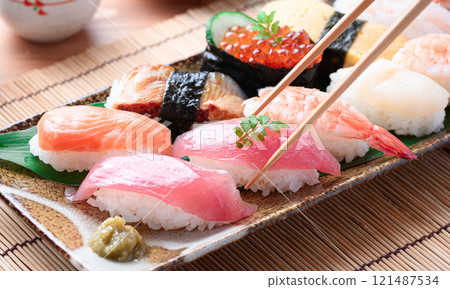 Nigiri sushi 121487534