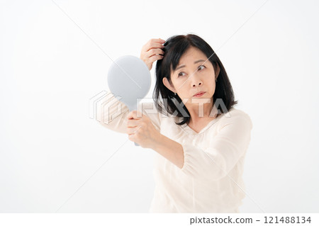 女性，老年人，白髮，脫髮 121488134