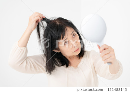 女性，老年人，白髮，脫髮 121488143