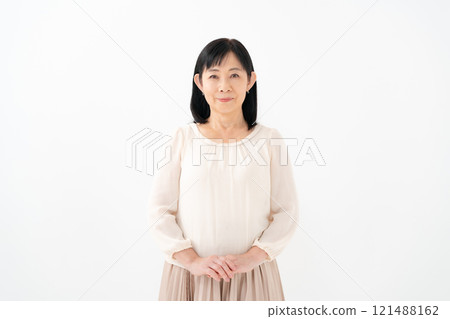 Female senior portrait 121488162