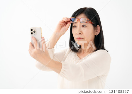 Female senior smartphone presbyopia Female senior smartphone presbyopia 121488337