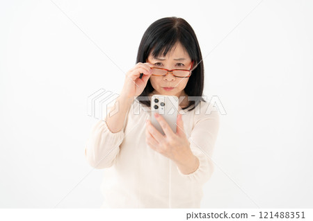 Female senior smartphone presbyopia Female senior smartphone presbyopia 121488351