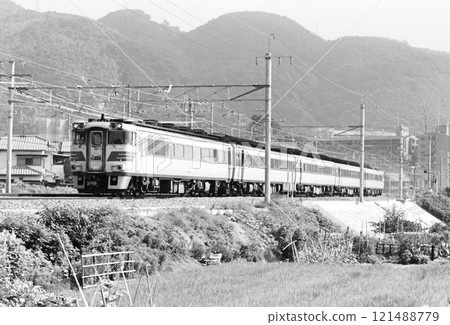 東海道本線運行的特急白鬥 121488779