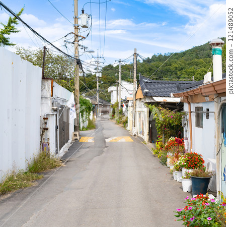 Residential area (private houses) in Seoul, Korea 121489052