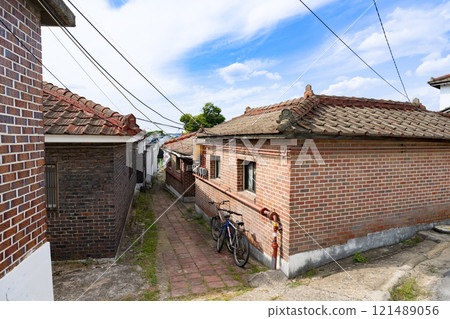 Residential area (private houses) in Seoul, Korea Residential area (private houses) in Seoul, Korea 121489056