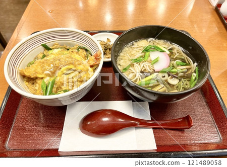 蝦天婦羅碗和狸貓蕎麥麵套餐 121489058