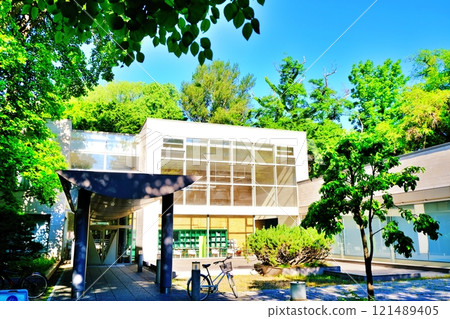 Hokkaido University Open Innovation Hub "Triple-flower" 121489405