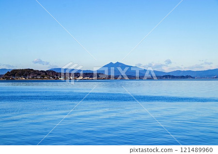 View of Lake Kasumigaura and Mount Tsukuba from Roadside Station Tamatsukuri in Namegata City 121489960