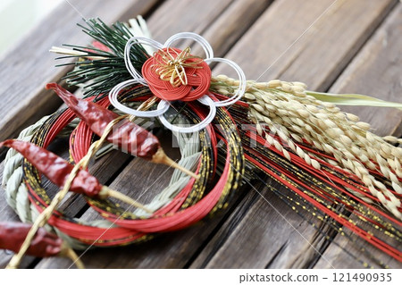 Japanese New Year decorations: Shimekazari decorations made with Japanese rice and chili peppers Japanese New Year decorations: Shimekazari decorations made with Japanese rice and chili peppers 121490935