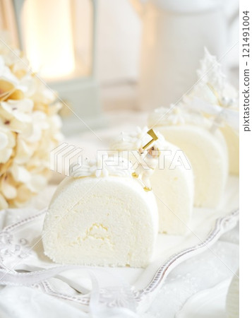 Merry Christmas with white roll cake 121491004