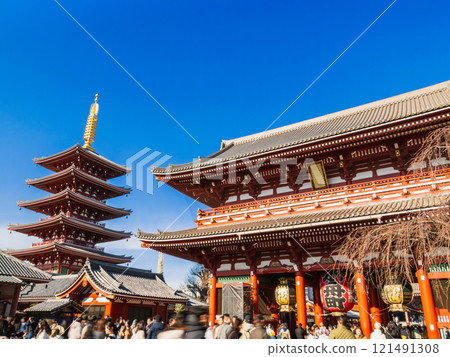 Sensoji Temple Hozomon Gate and Five-story Pagoda *Some parts are soft focus Sensoji Temple Hozomon Gate and Five-story Pagoda *Some parts are soft focus 121491308