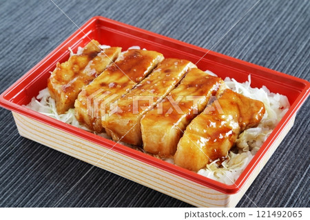 Pork steak bento 121492065