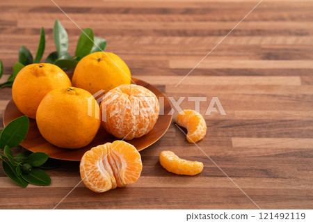 Mandarin orange agriculture wood board mandarin Tangerine wooden background mandarin orange みかん Mandarin orange agriculture wood board mandarin Tangerine wooden background mandarin orange みかん 121492119