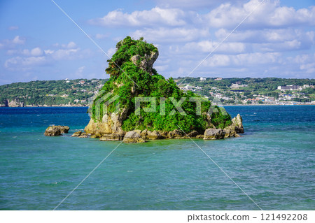 連接沖繩本島和古宇利島的古宇利大橋 連接沖繩本島和古宇利島的古宇利大橋 121492208