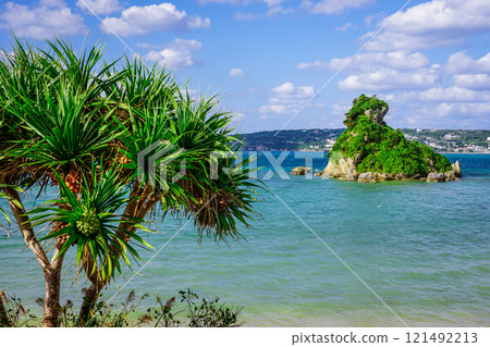 連接沖繩本島和古宇利島的古宇利大橋 連接沖繩本島和古宇利島的古宇利大橋 121492213