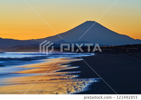 Evening view of Mt. Fuji from Shonan Tsujido Beach 121492855