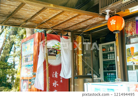 復古的購物區 121494495