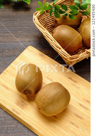 Kiwi fruit	 121495480