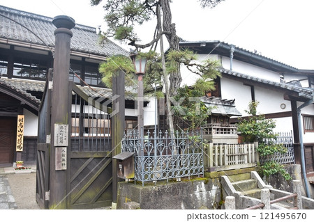 日本的春天，岐阜縣高山市，舊高山市政廳，高山市政府紀念館，有歷史感的復古日式房屋 121495670