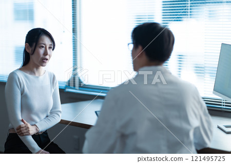 女患者講述令人失望的結果 女患者講述令人失望的結果 121495725