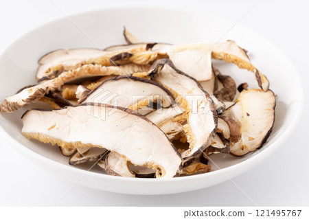Close up of slices of dried shiitake mushrooms (donko) 121495767