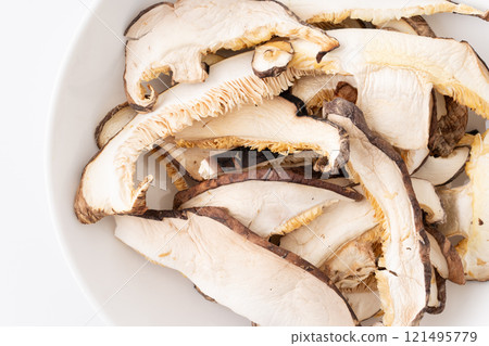 乾香菇 (donko) 片的特寫 121495779