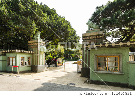 The old gate of Hsinchu Zoo, established in the Japanese colonial, the zoo is the oldest in Taiwan. 121495831