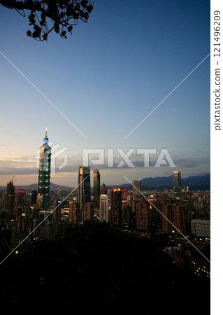 Cityscape/Evening Scenery "View of Taipei City from Xiangshan" 121496209