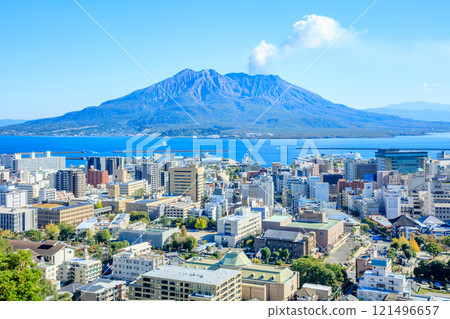鹿兒島縣鹿兒島市的櫻島和秋天的城山公園展望台看到的風景 鹿兒島縣鹿兒島市的櫻島和秋天的城山公園展望台看到的風景 121496657