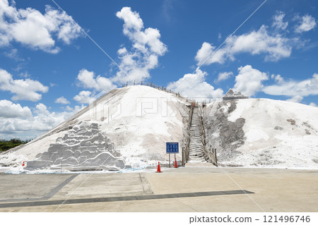 Spectacular view of the Qigu Salt Mountains in Tainan, Taiwan, one of the Southwest Coast National Scenic Area attractions. 121496746