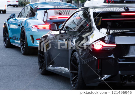 Image of a car waiting at a traffic light 121496946
