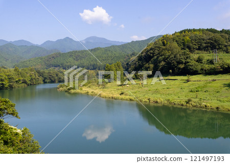 農場和吉野川的水流 農場和吉野川的水流 121497193