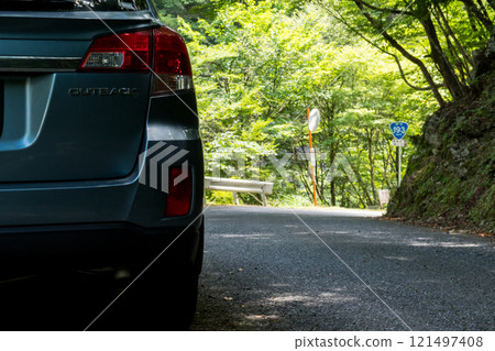【193國道】國道和沿山谷行駛的汽車 【193國道】國道和沿山谷行駛的汽車 121497408
