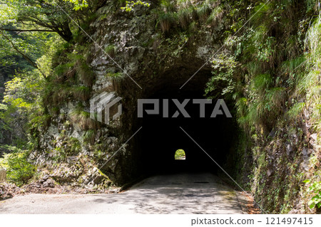 【193號國道】沿山谷未開挖的隧道 【193號國道】沿山谷未開挖的隧道 121497415