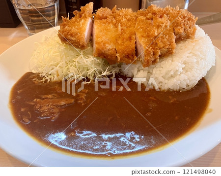 Katsu curry with thick pork cutlets - Katsu curry made by a tonkatsu restaurant Katsu curry with thick pork cutlets - Katsu curry made by a tonkatsu restaurant 121498040