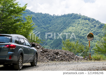 [Tsurugiyama Super Forest Road] Off-road section and car 121498246