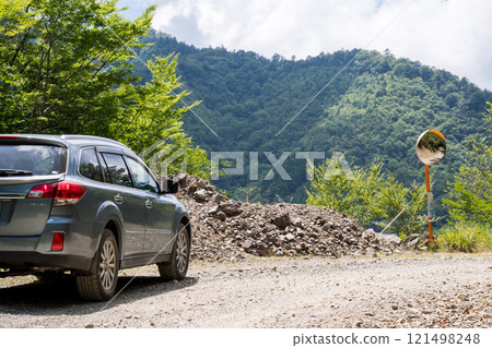 [Tsurugiyama Super Forest Road] Off-road section and car 121498248