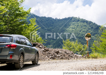 [Tsurugiyama Super Forest Road] Off-road section and car 121498249