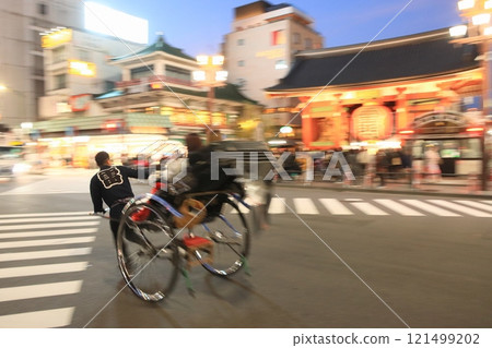 人力車在淺草疾馳 121499202