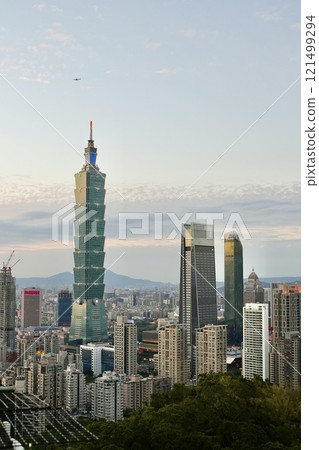 城市風景/夜景《從象山看台北市》 121499294