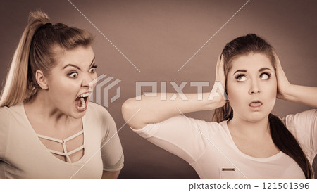 Two women having argue 121501396