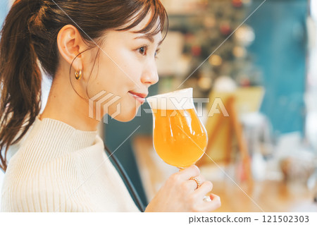 A young woman enjoying craft beer. Photo courtesy of Tsukioka Brewery. A young woman enjoying craft beer. Photo courtesy of Tsukioka Brewery. 121502303