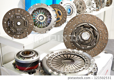 Clutch discs and pressure plates in car store Clutch discs and pressure plates in car store 121502531